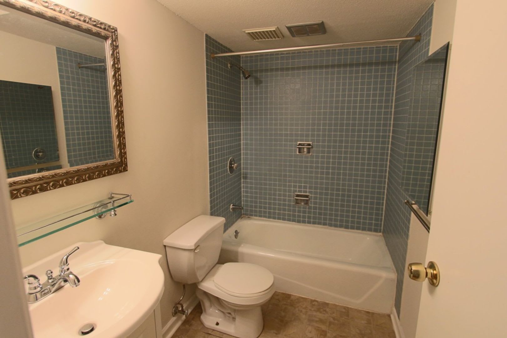 Apply Today! 2 Bedroom – photo 4