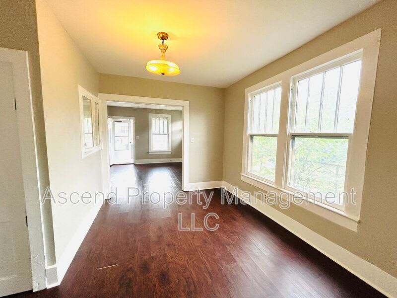 2001 Portland St – photo 4
