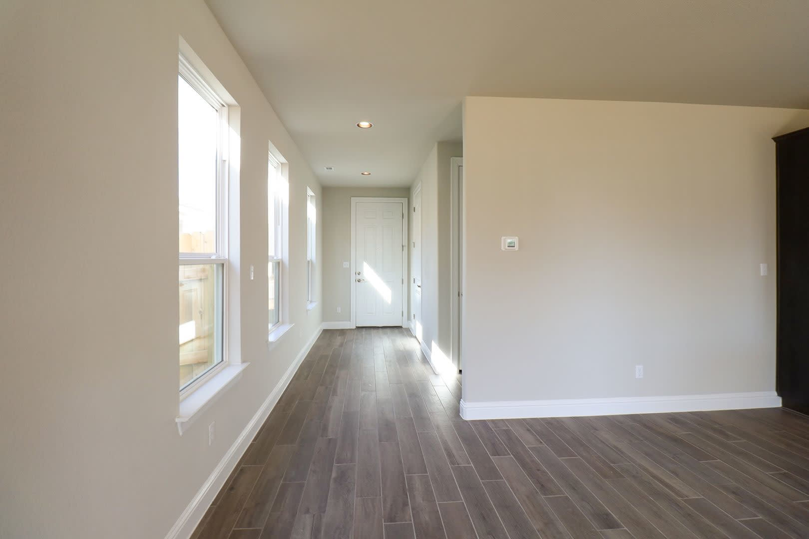 Beautiful 3-Bedroom Craftsman Home with Oversized Backyard in MorningStar – photo 3