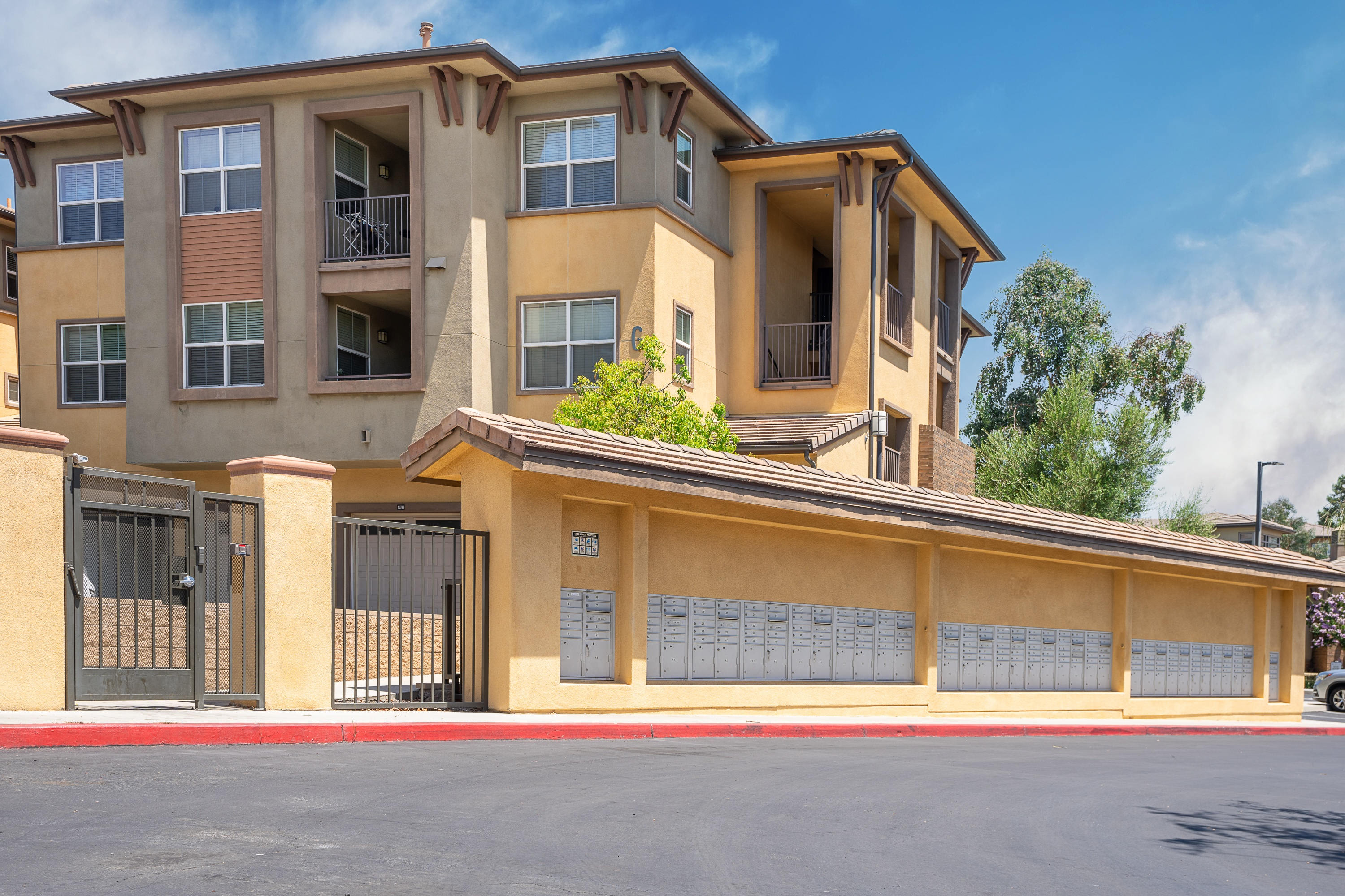 La Verne Village Luxury Apartment Homes – photo 4