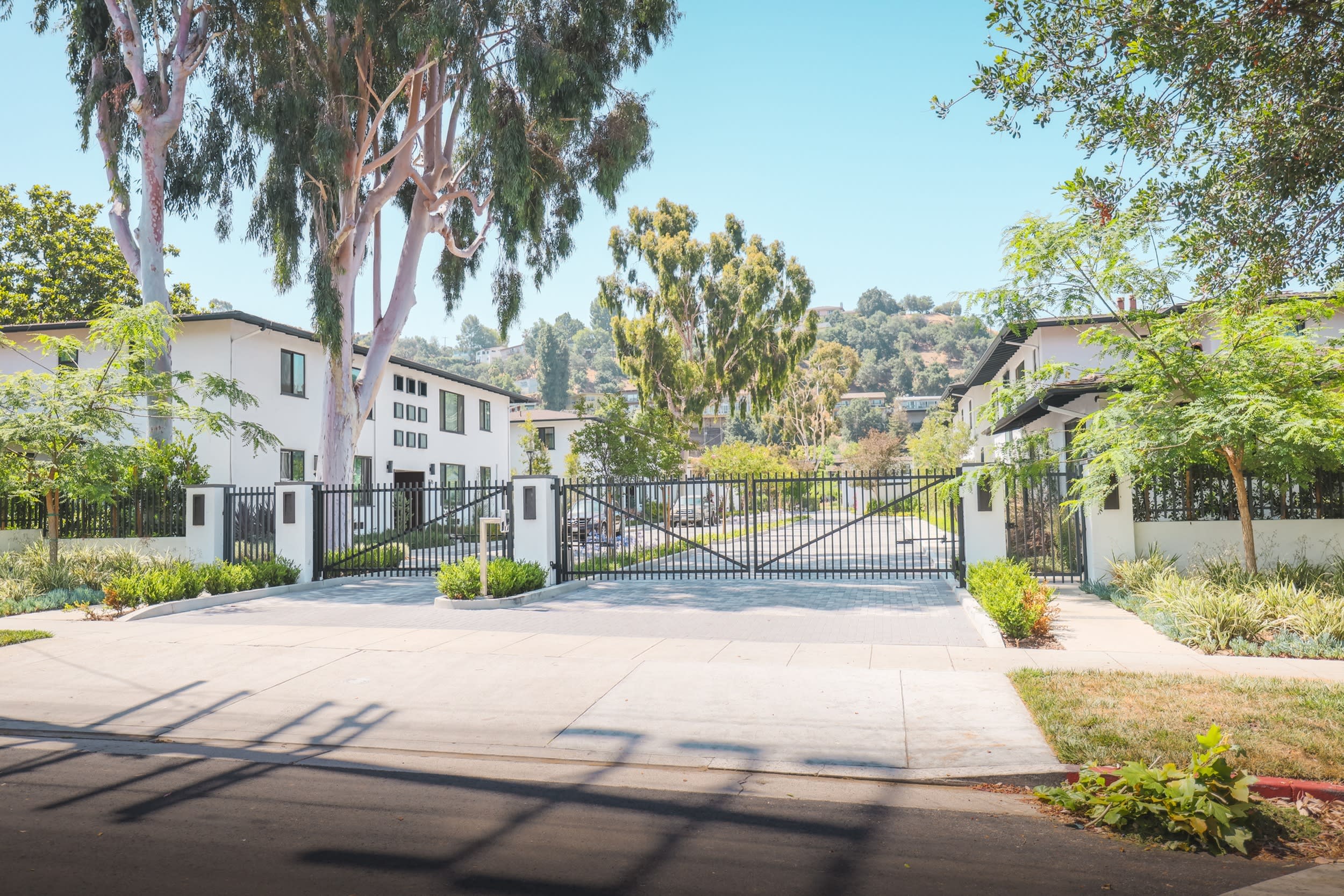 Yosemite Garden Apartments – photo 1