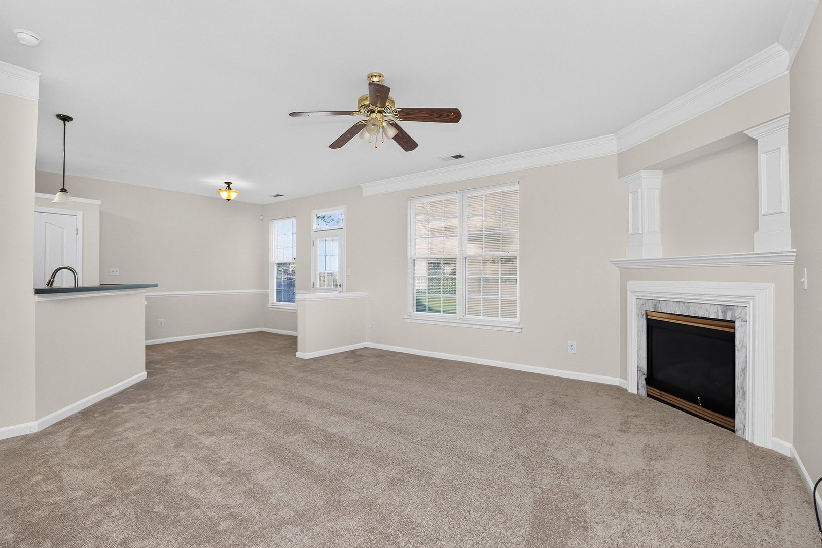 Beautiful Four Bedroom in Crismark Community! – photo 3