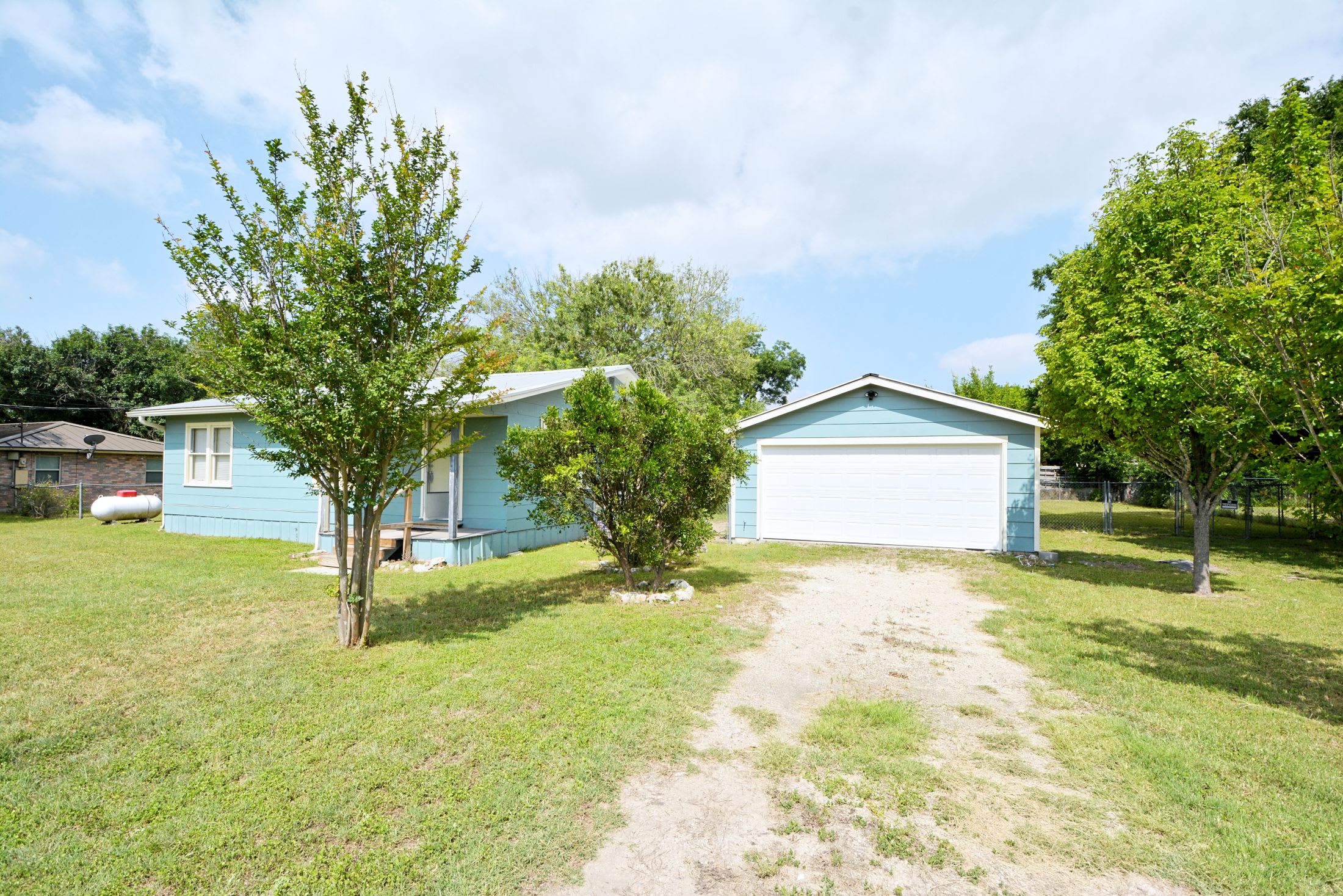 823 Serna Drive – photo 2