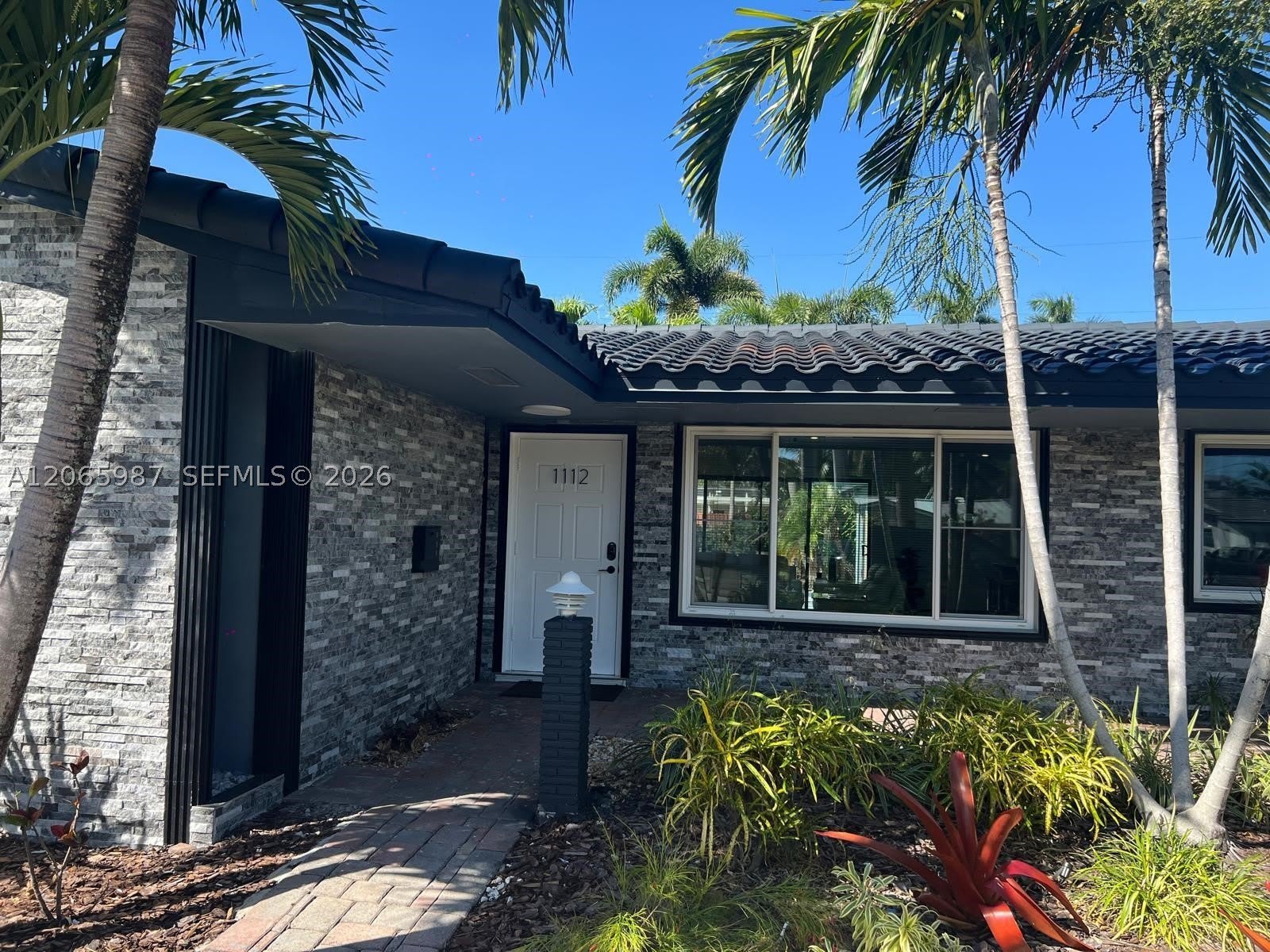 1112 N 13th Ave – photo 1