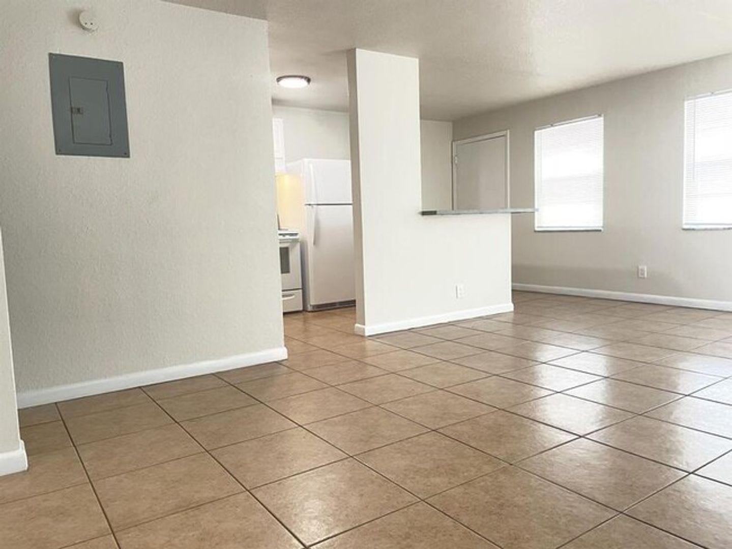 LARGE NEWLY RENOVATED 2 BEDROOM APARTMENTS Application fee is waived during move in – photo 4