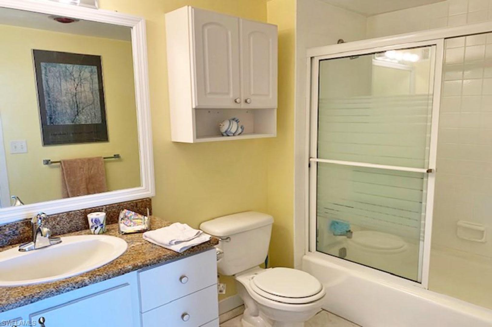 Only steps from the pool & the beach!!! MARCO ISLAND TWO BEDROOM ** – photo 4