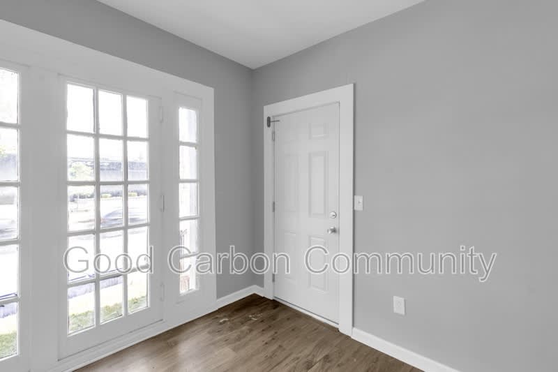 2100 Delaware Ave – photo 3