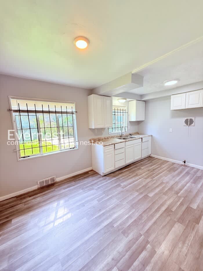 15378 Meyers Road – photo 5