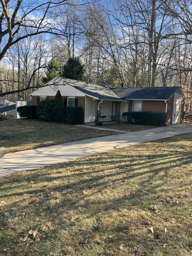 Lake Jeanette area!! Renovated three bedroom two bath – photo 2