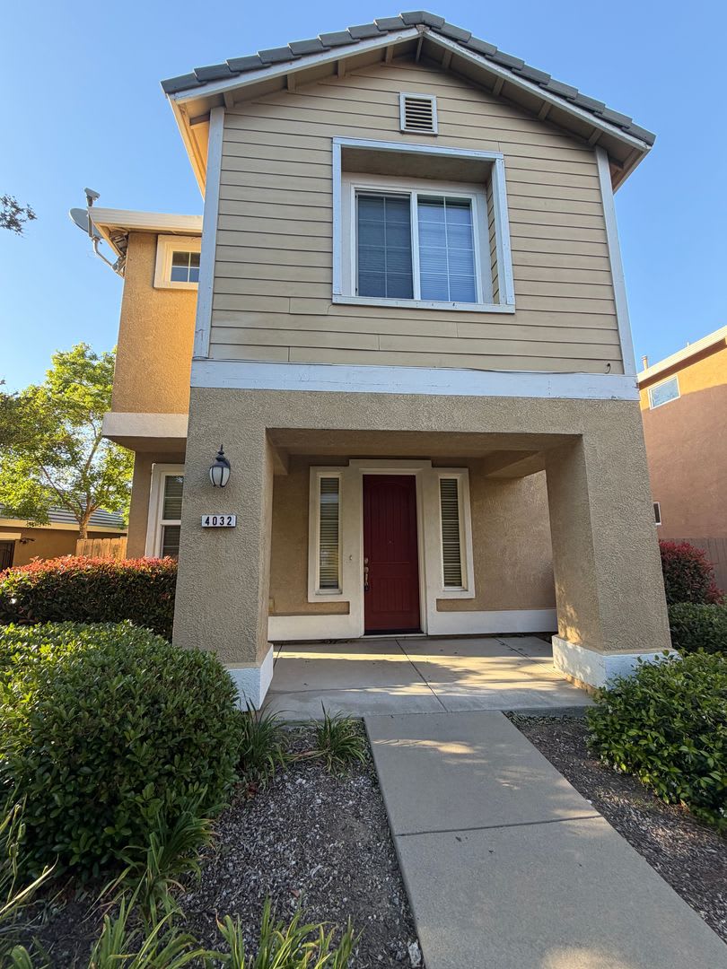 Now Available 4032 Vittoria Ln Sacramento Ca 95834 – photo 1