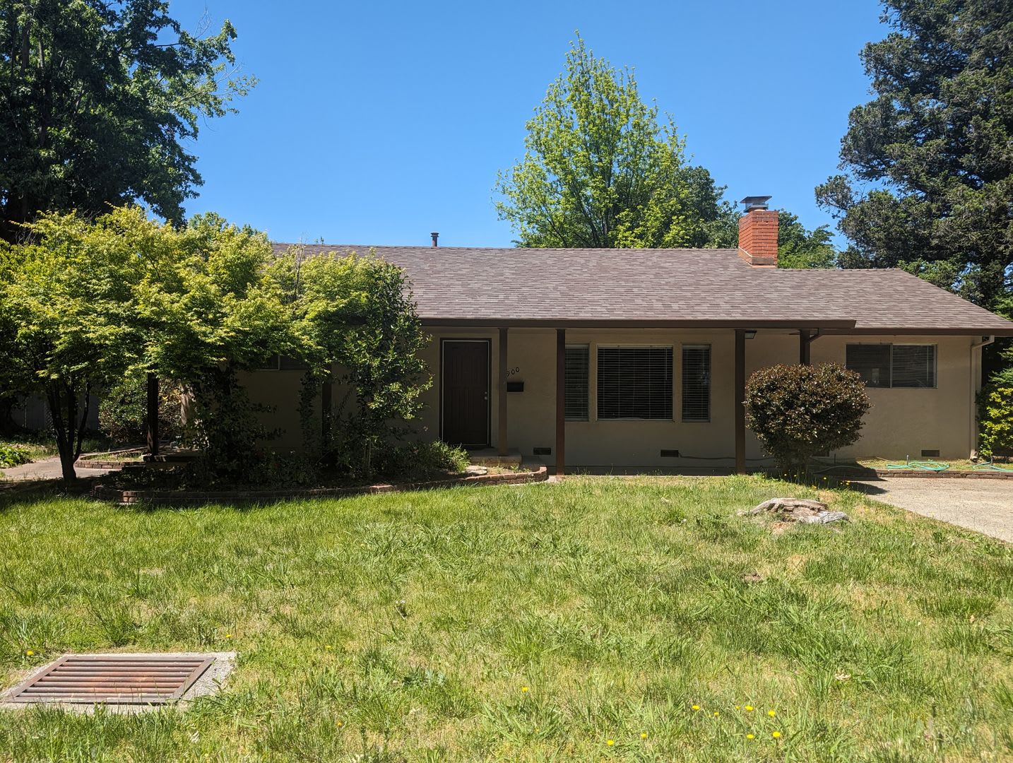 3 Bedroom House Near Shopping and Schools – photo 1