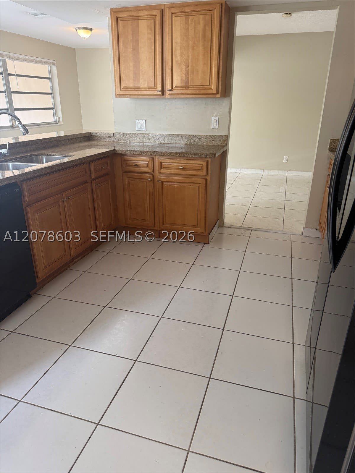 2121 N 52Nd Ave – photo 2