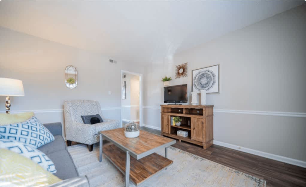 Willow Creek Apartments – photo 2