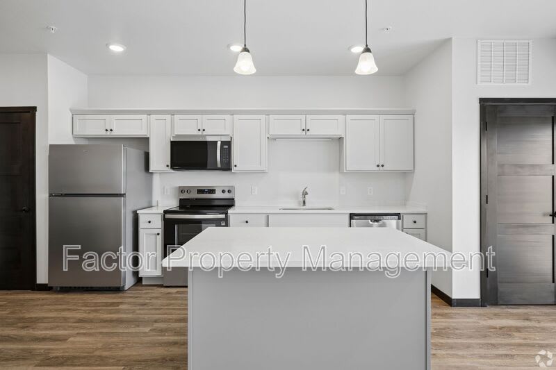 2090 Carlson Dr – photo 2
