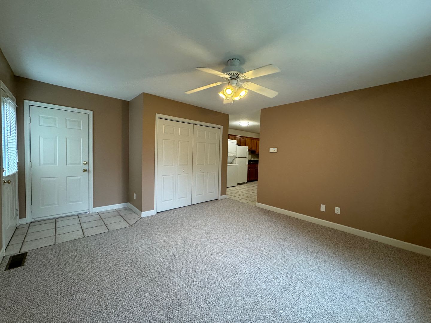 Cozy one bedroom lower level apartment! – photo 5