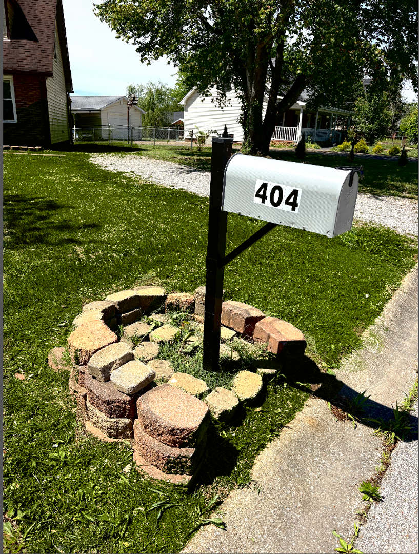JUST REDUCED!!! Charming 3 Bedroom Home in the Heart of Clarksville – photo 4