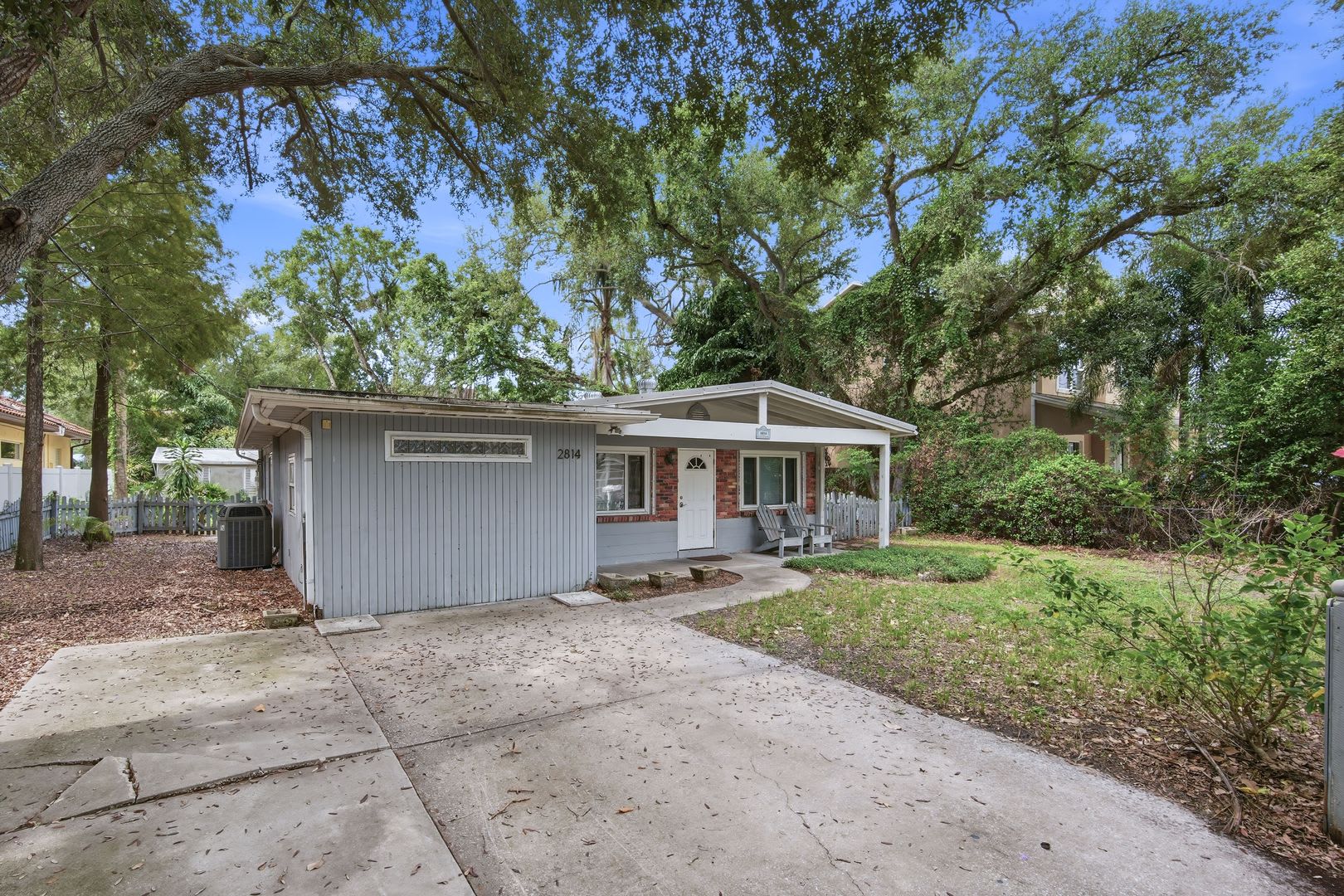 Great 4BR/2BA South Tampa home with Large fenced yard. – photo 3