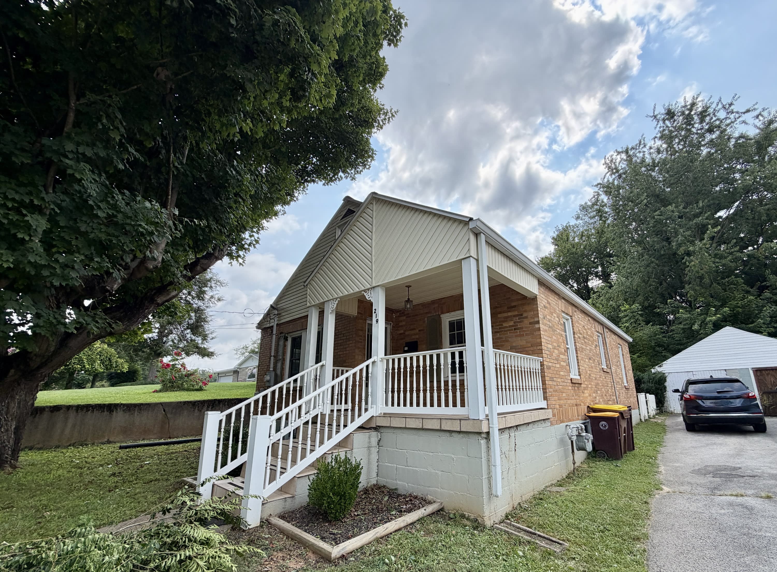 219 Bourne Avenue – photo 1