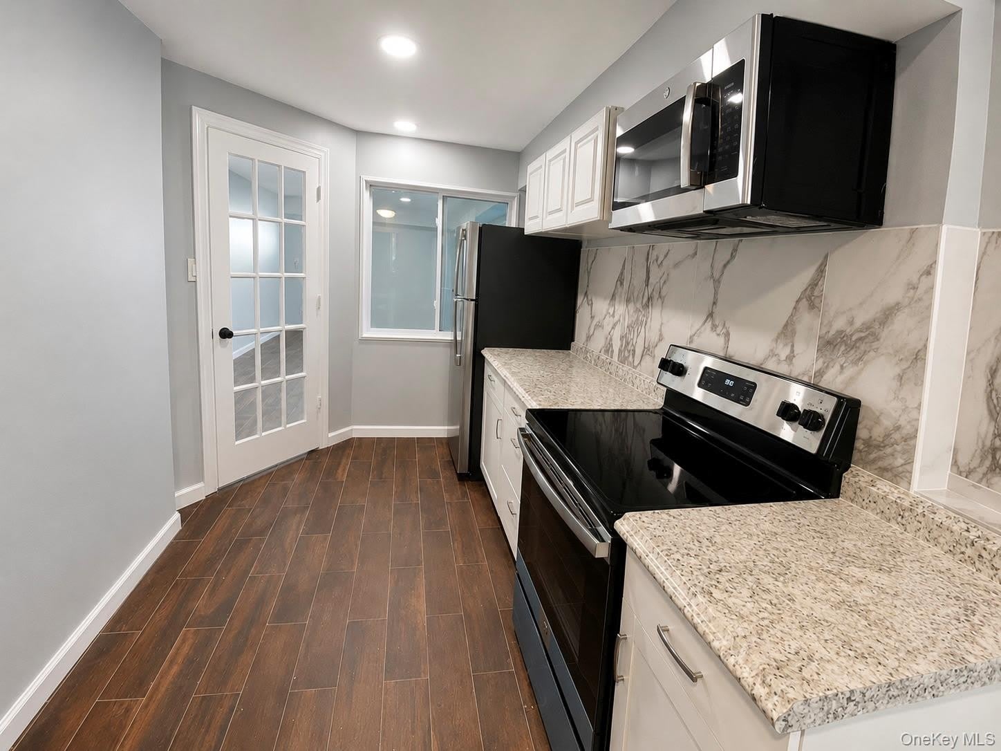 16 Frank Avenue – photo 3