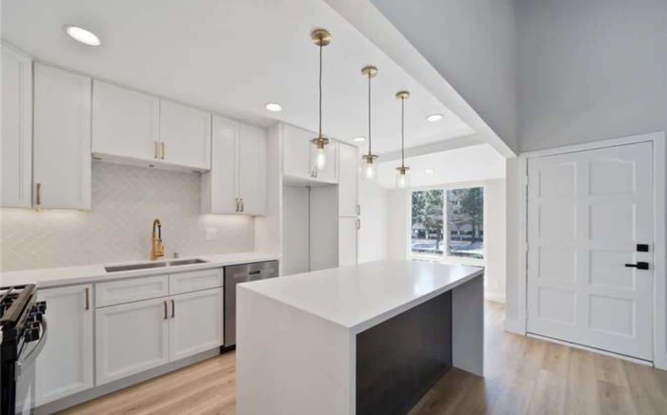 1001 W Stevens Ave Unit 201 – photo 2