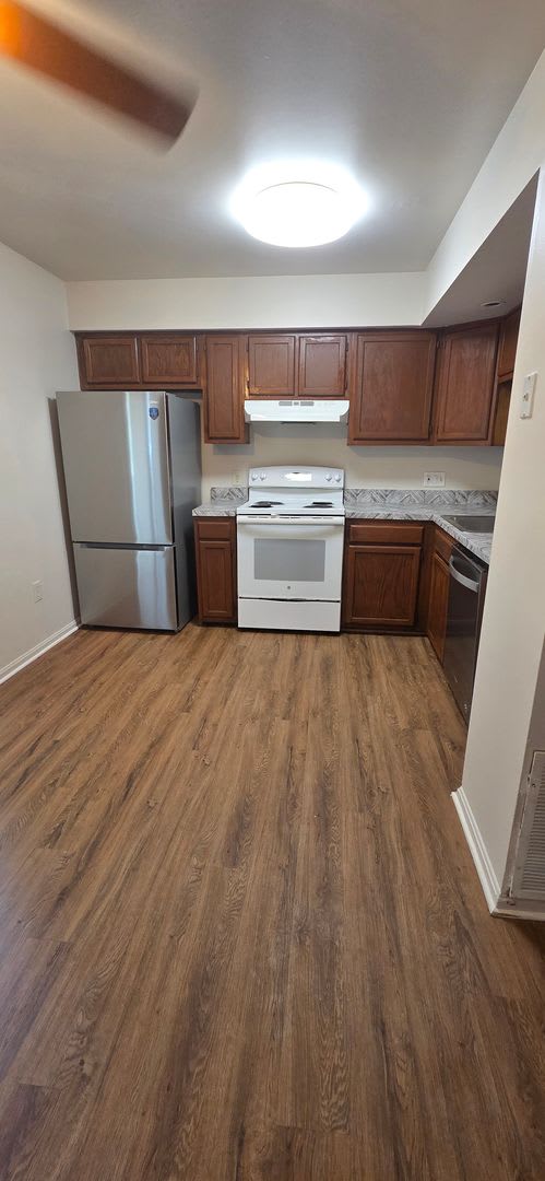 Act Fast 2 Bedroom Townhome In Columbia – photo 4
