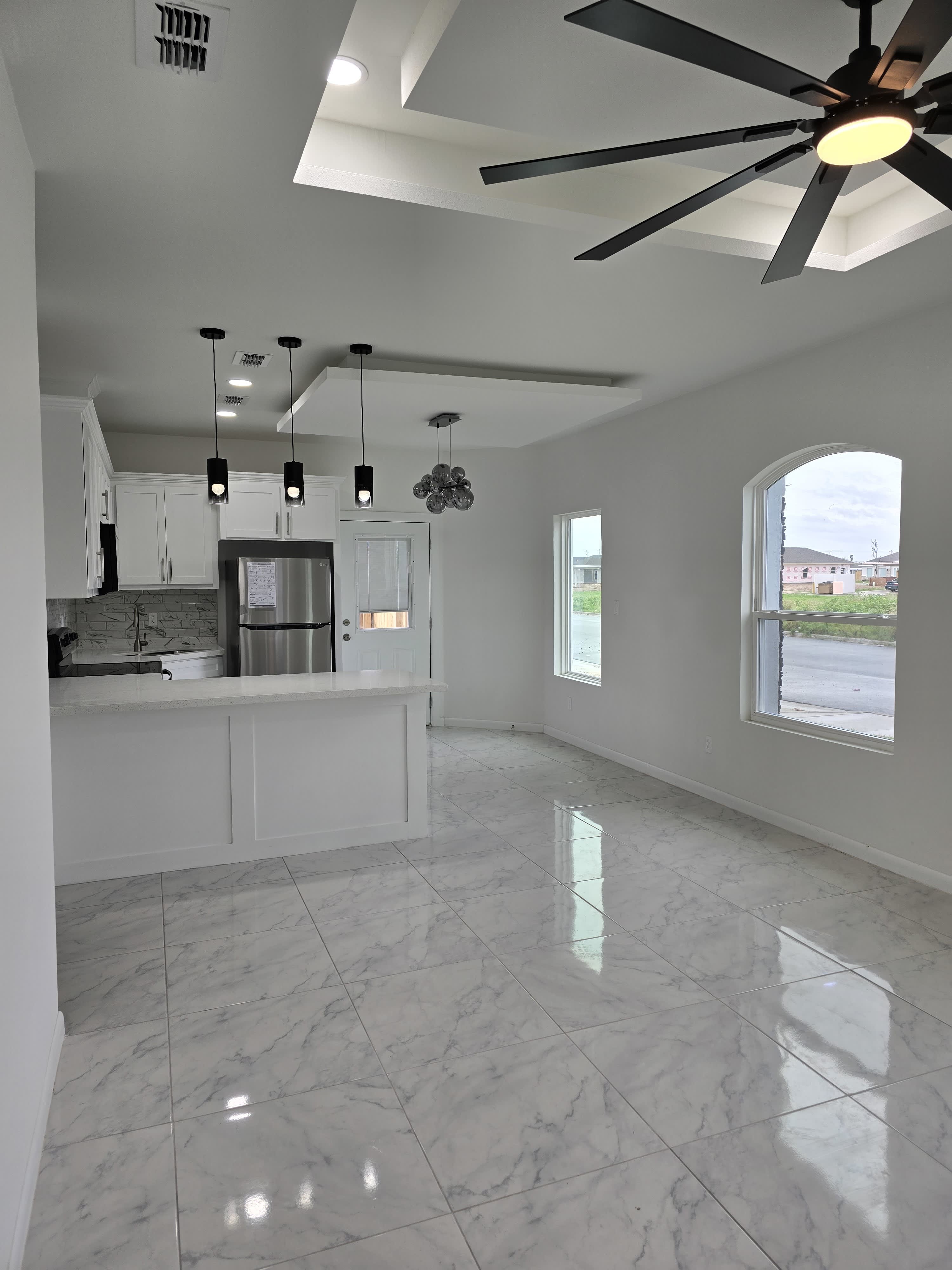 918 North Abbey Avenue – photo 2