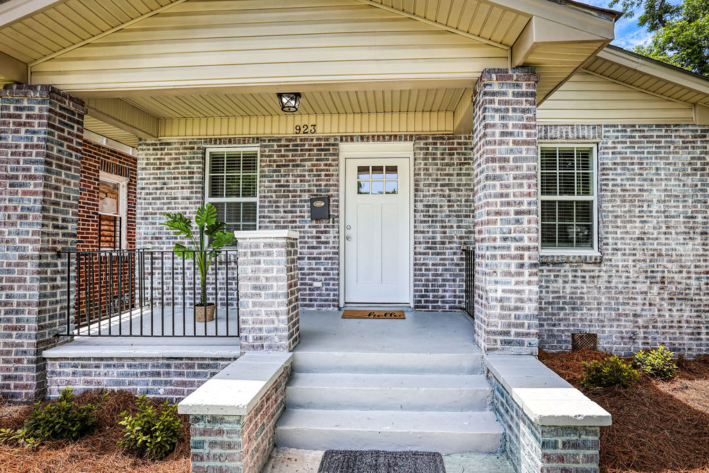 923 W 46th St – photo 4