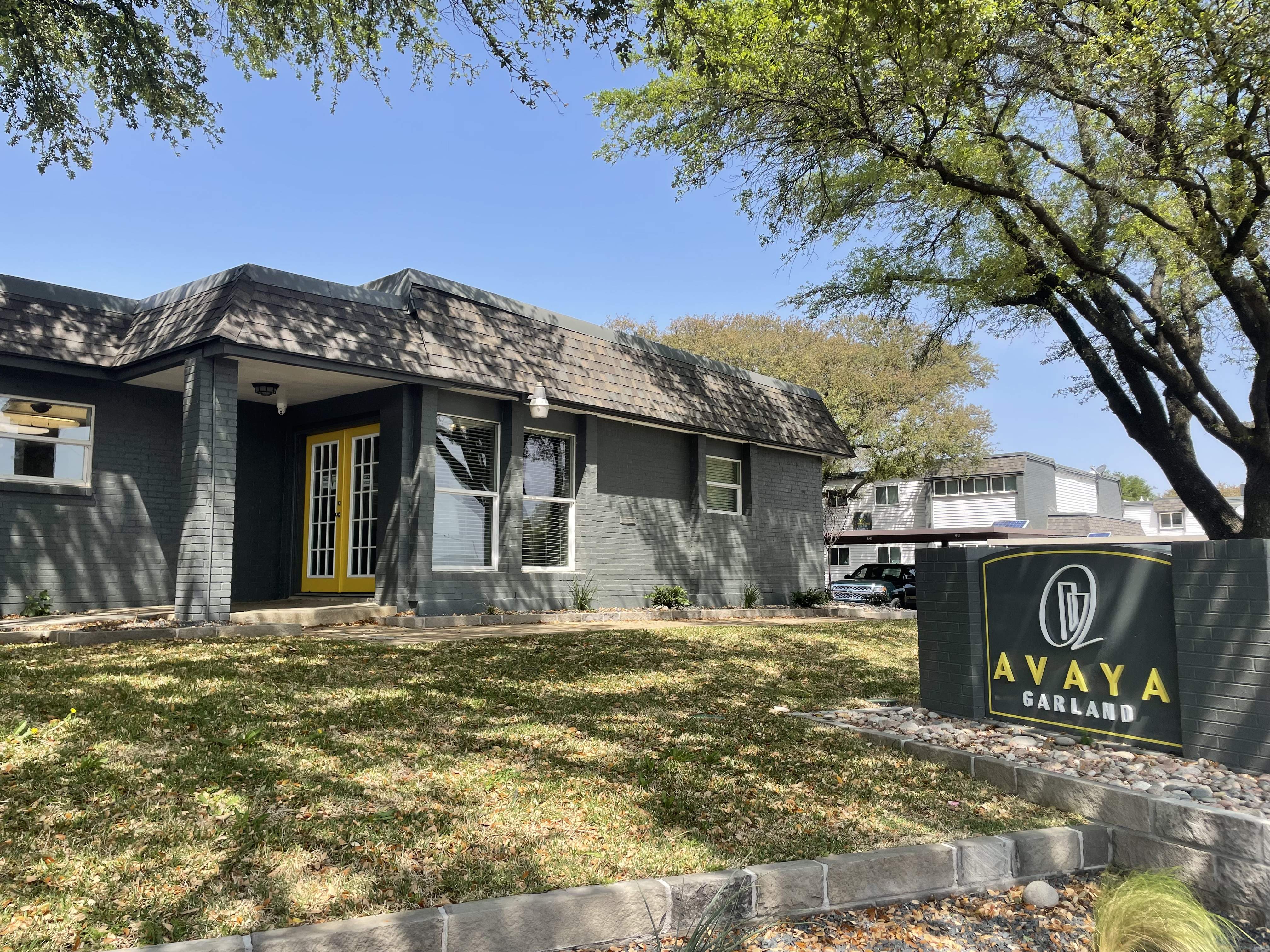 Avaya Garland – photo 1