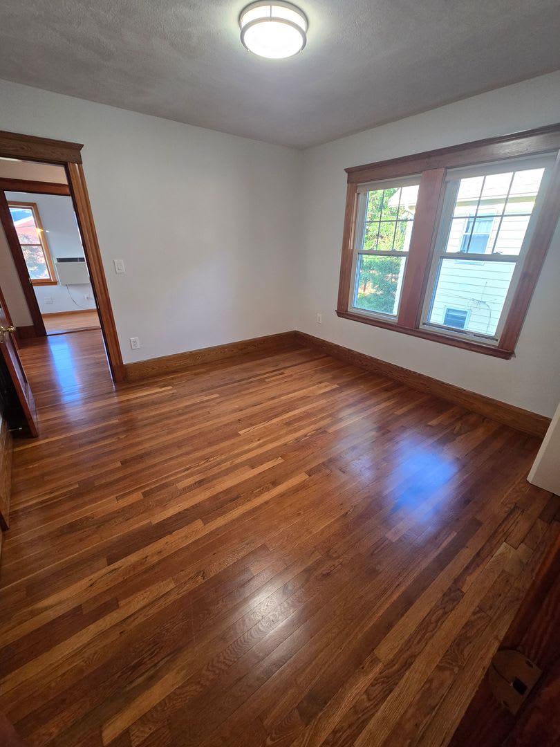 Newly Renovated Top Floor 2 Bed Amazing location! – photo 3