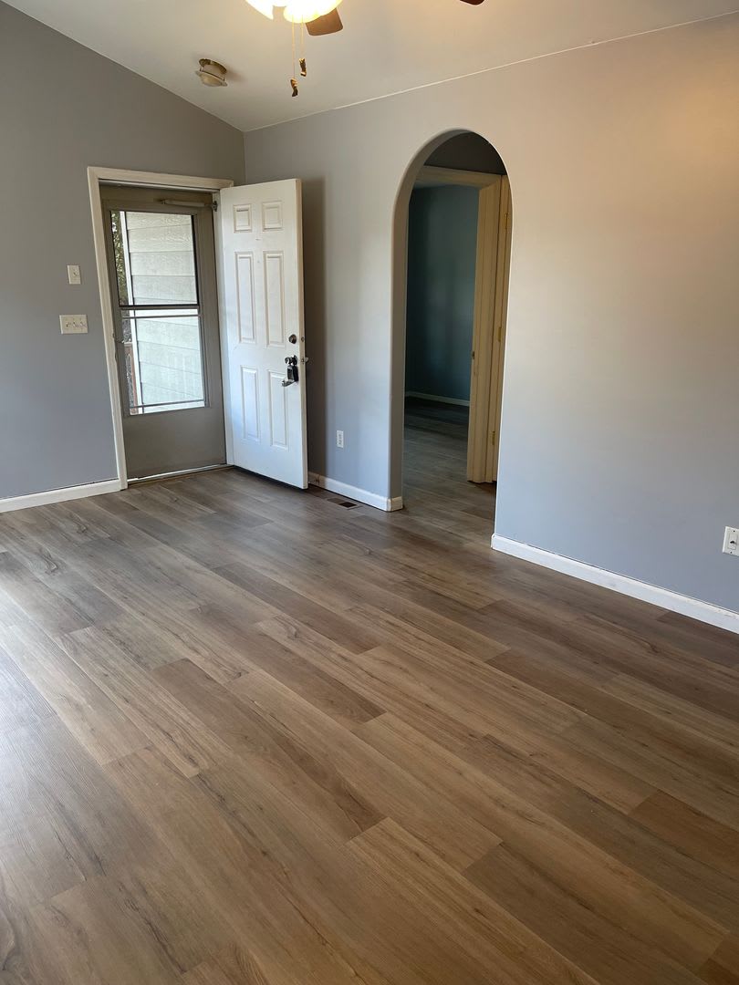 Charming 3 Bed 2 Bath Home In Prime Belgrade Location – photo 4