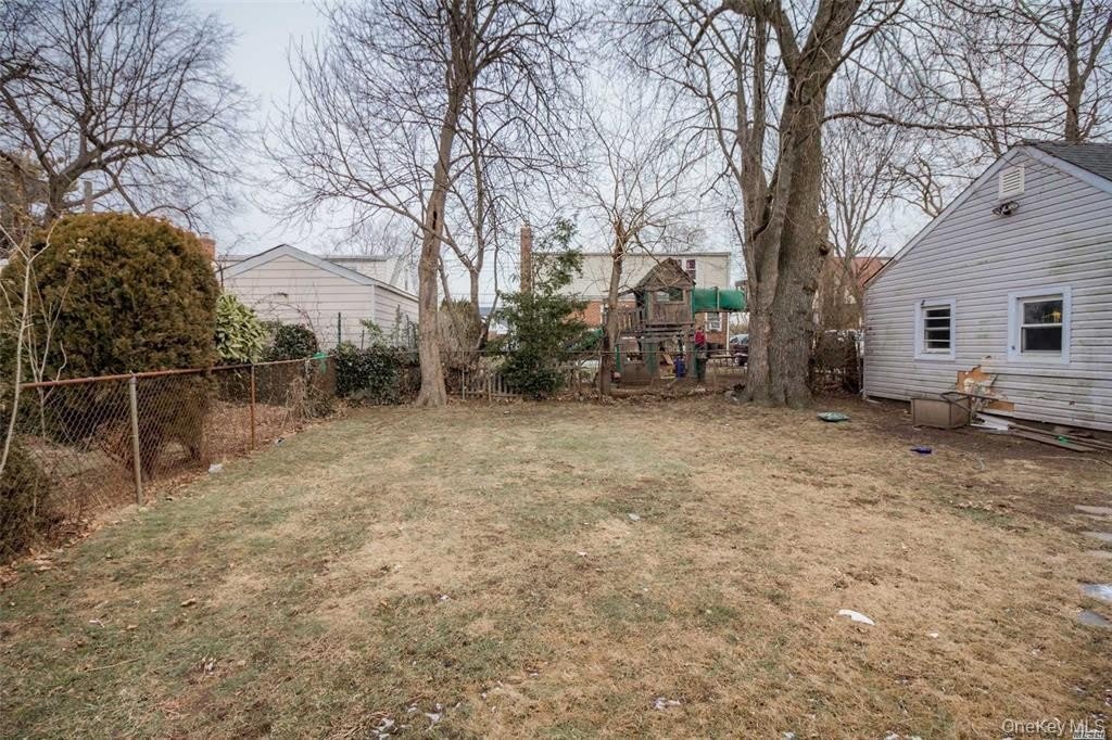 158 Rhodes Avenue – photo 5