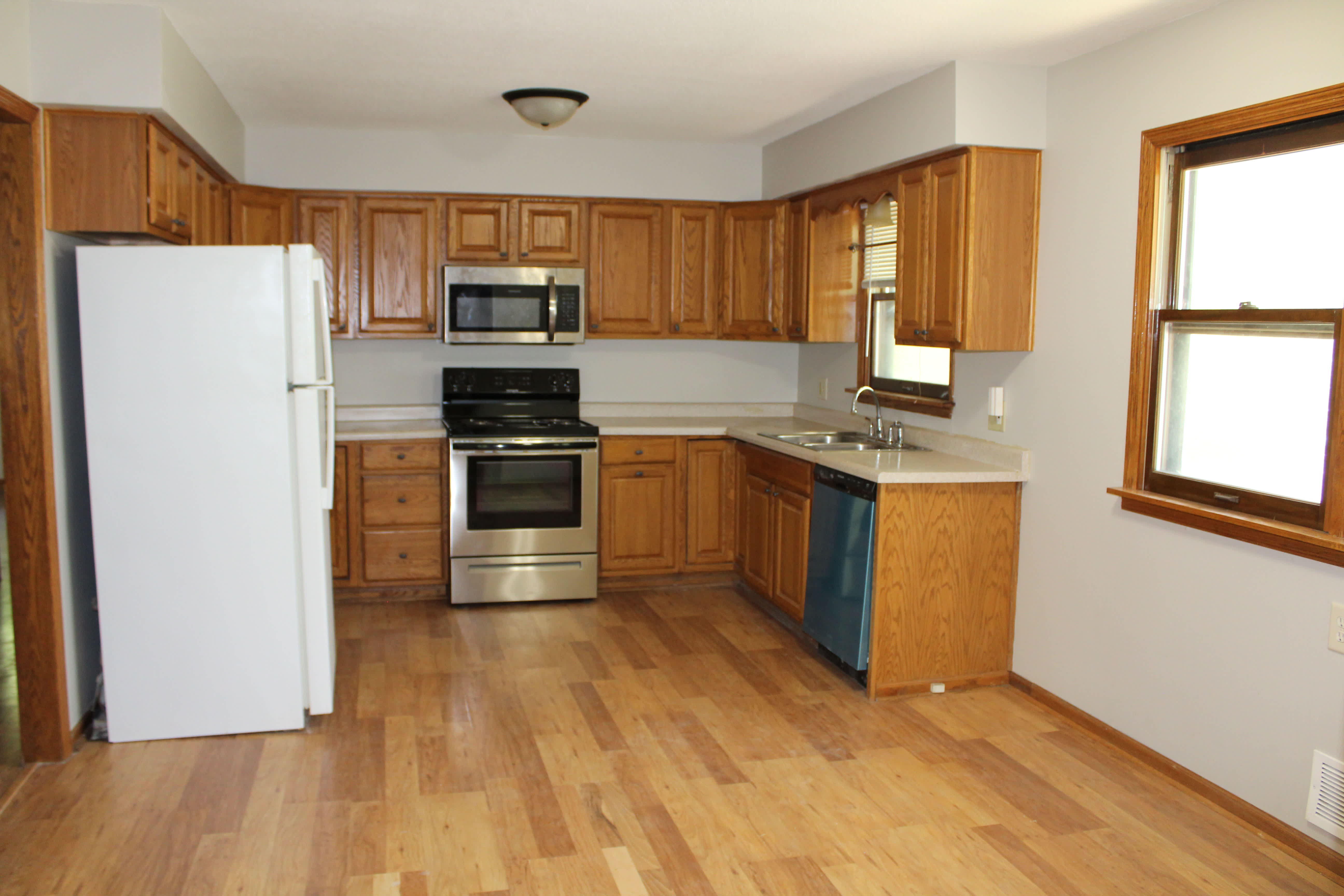 747 Tuscarora Ave W – photo 3
