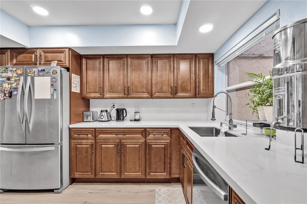 607 Village Lake Drive – photo 2