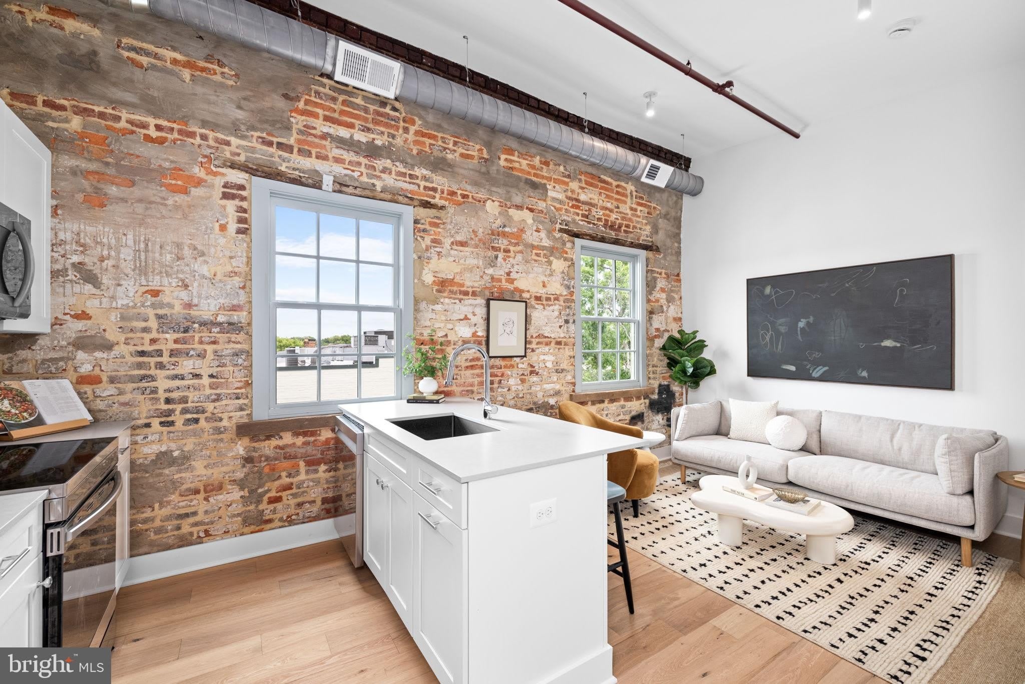 901 KING Street – photo 3