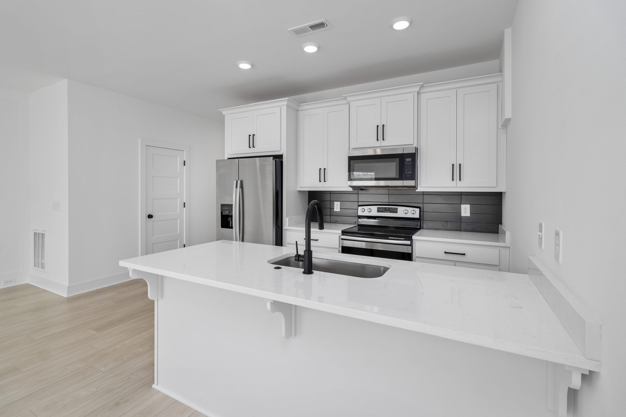 725 Hornbuckle Road – photo 2