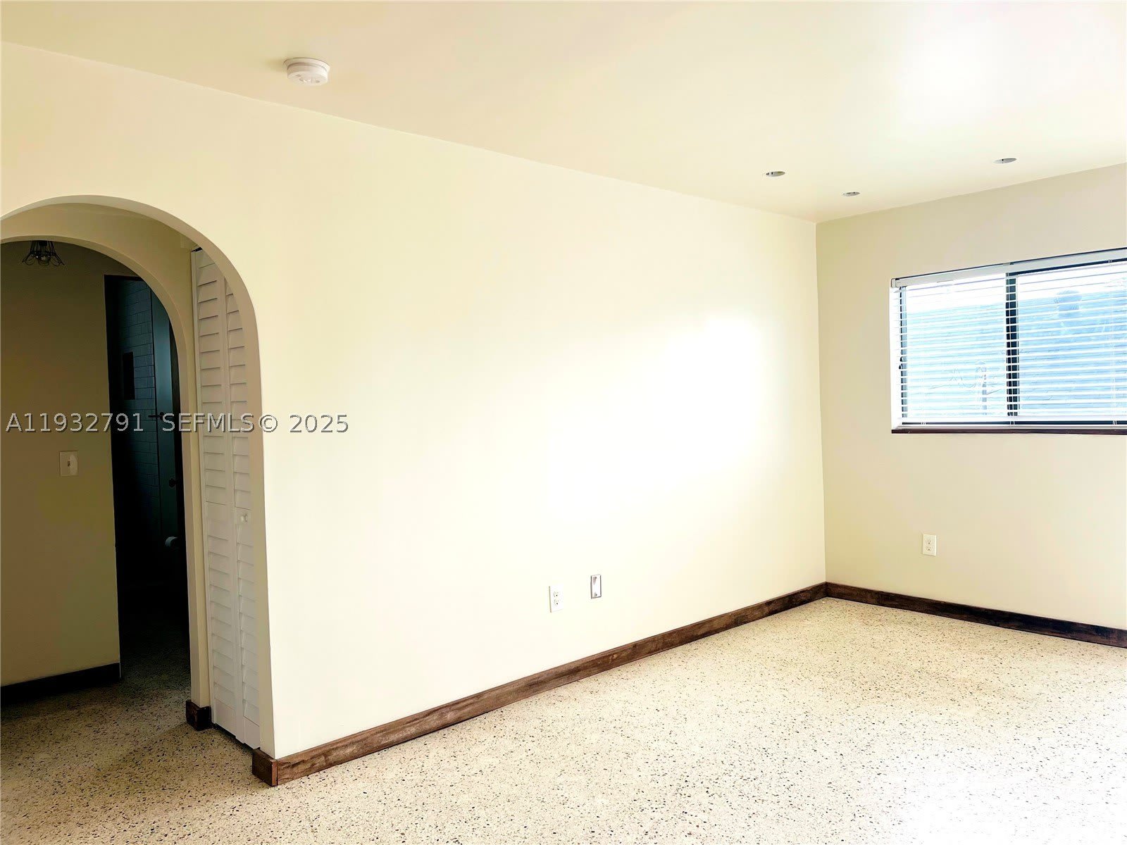910 SW 4th Ave – photo 3