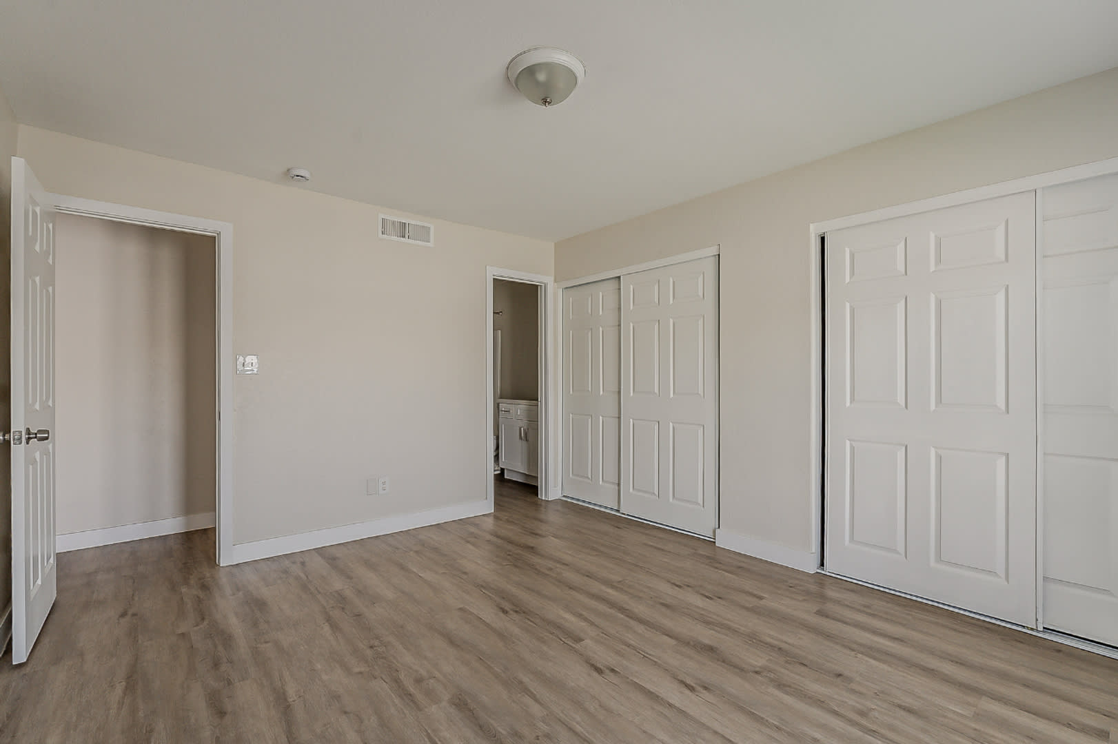Fully Remodeled!! Low Deposit only $995.00. – photo 5
