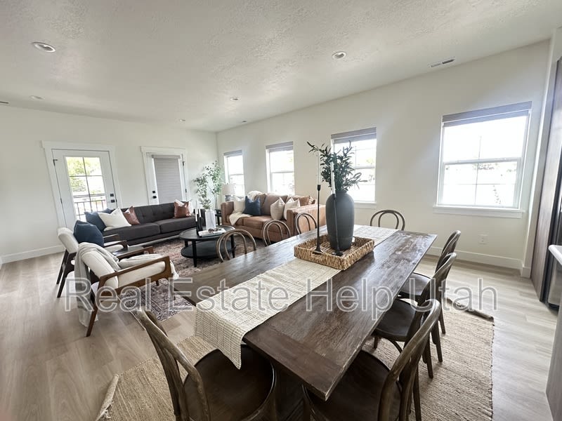 7846 S Holden Street – photo 2