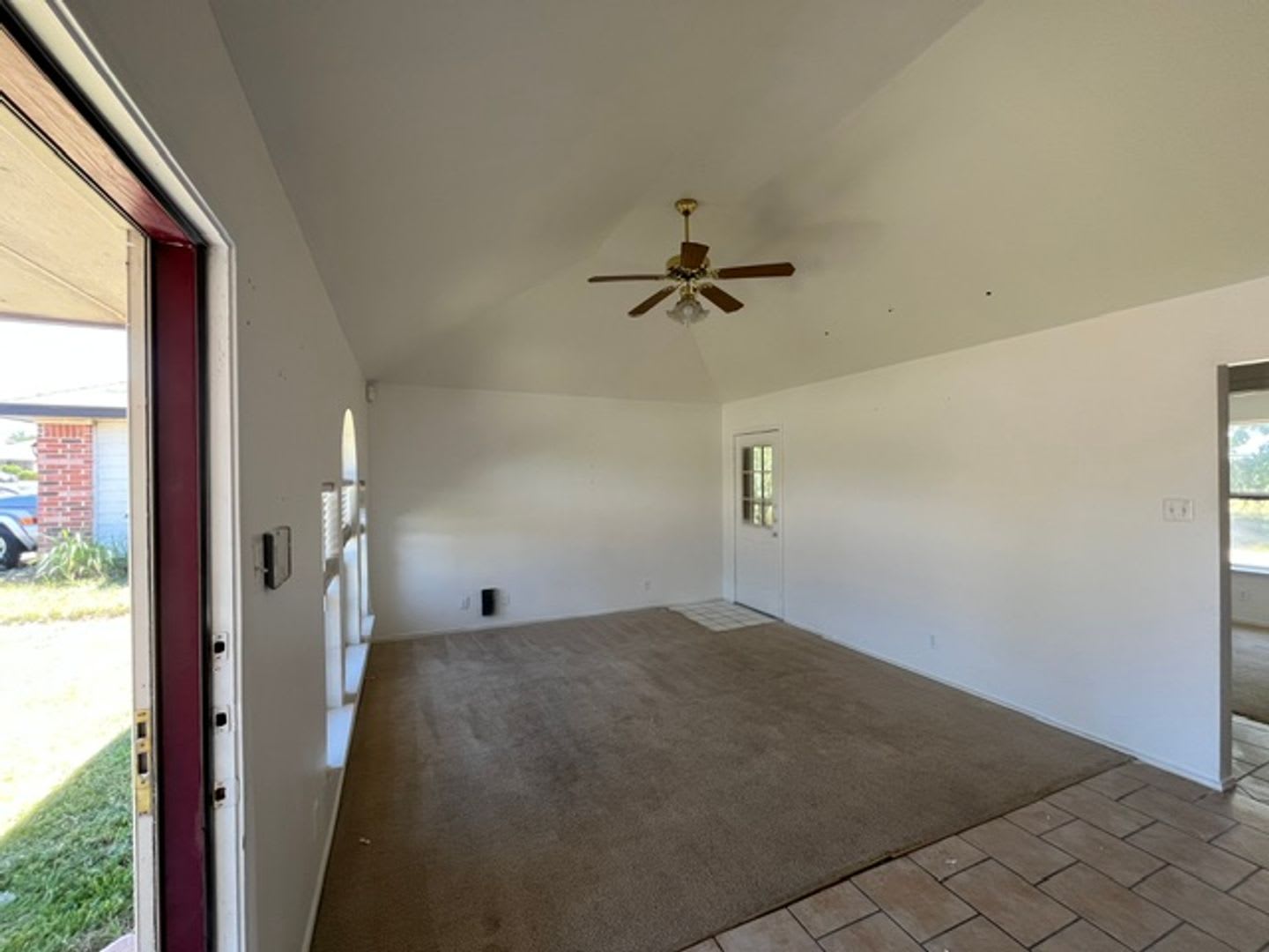 Single Family 3 bedroom – photo 2