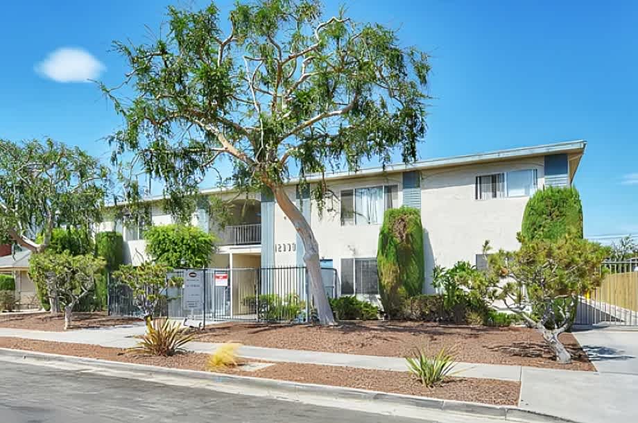 12939 Bonaparte Avenue – photo 5