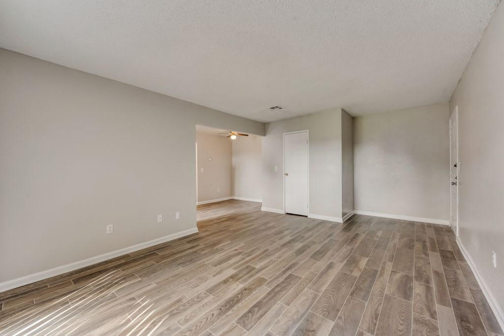 Crossings At Irving Apartments – photo 2