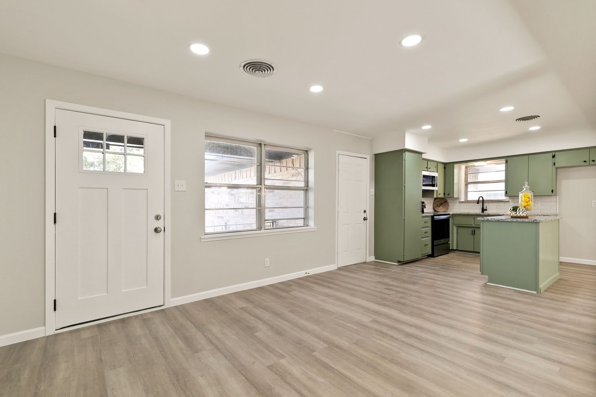 609 S Farmington Road – photo 5