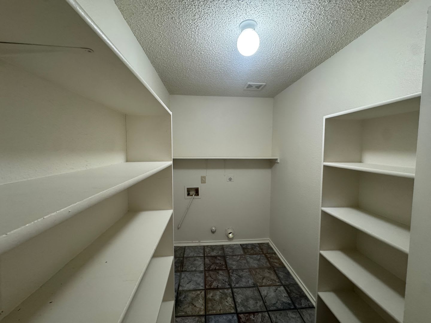 **$1449/MONTH-18 month lease**$1525/MONTH-12 month lease** Single Family Home in Medical Center – photo 4