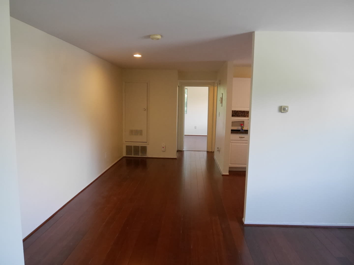 One Bedroom Condo located in Gardens At Owings Mills! – photo 4