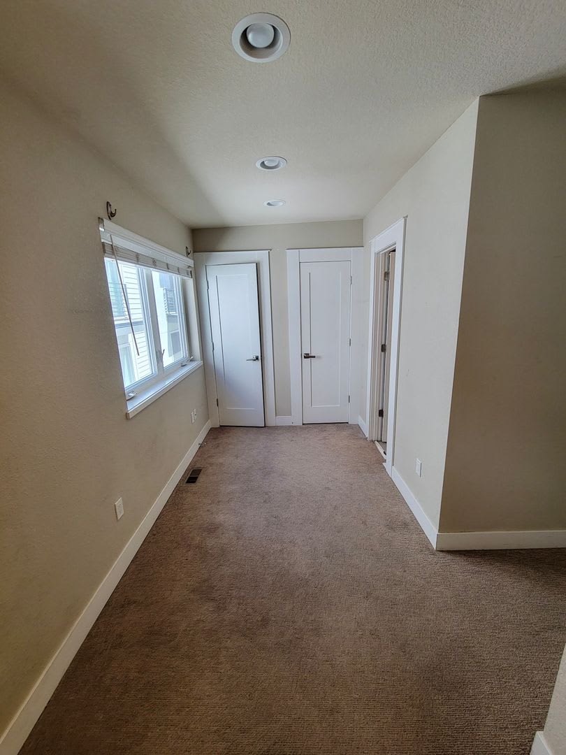 Beautiful 3 Bed 2 Bath Townhome Near Sloans – photo 3