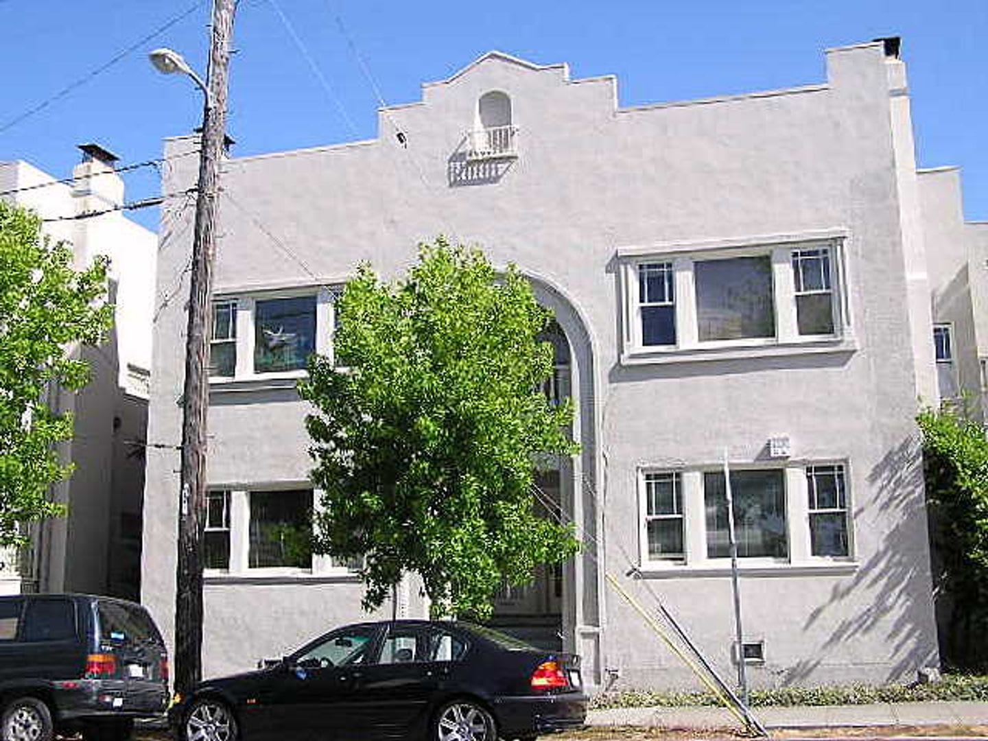 Beautiful, spacious 1-bdr with new windows, great wood floors, and lots of storage space – photo 1