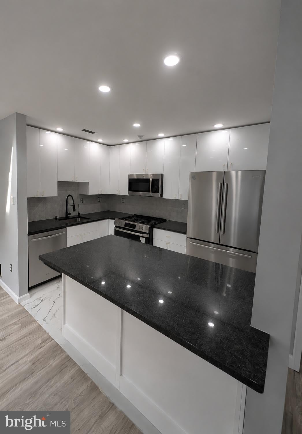 810 DIAMOND Drive – photo 1
