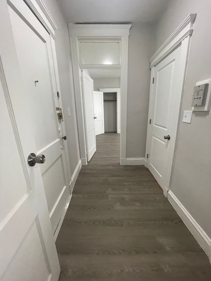 Brand New Studio Just Finished Heat Hw Inc No Fee Students Ok New Kit Bath Floors Paint – photo 2