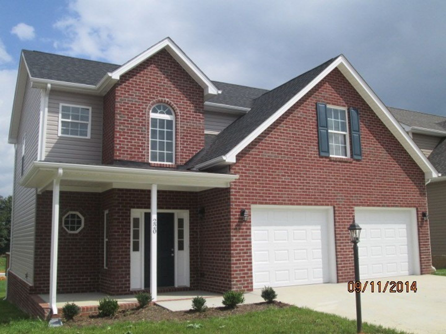 4 Bedroom 2.5 Bath House with 2 Car Garage – photo 1