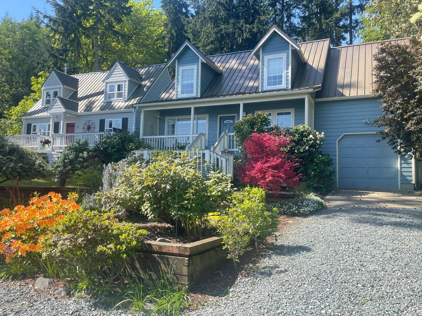 Stunning View With This Cape Cod Cottage In Langley! – photo 4